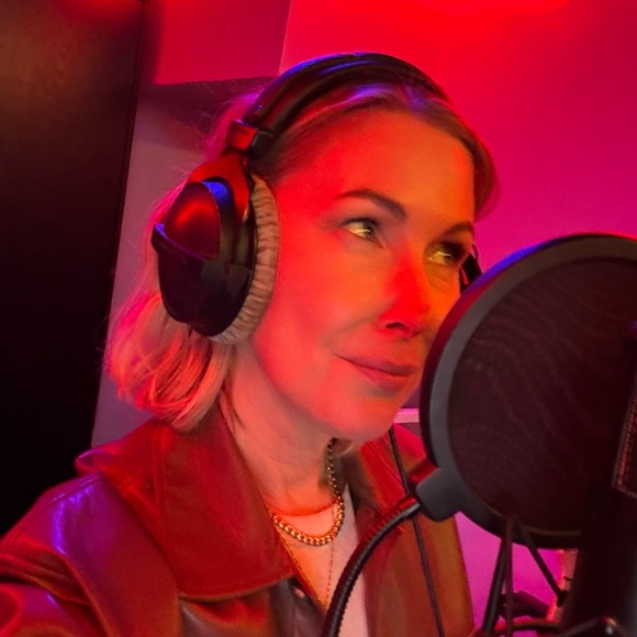 Meet your Posher, Becca - Picture 2 of 13